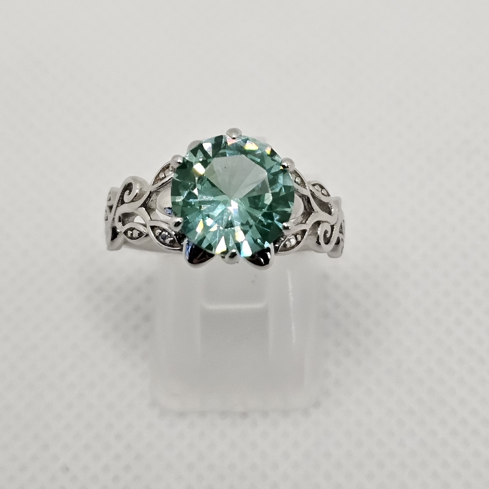 Enchanting Lab Created Green Spinel Sterling Silver Ring Size 8! - Picture 5 of 8
